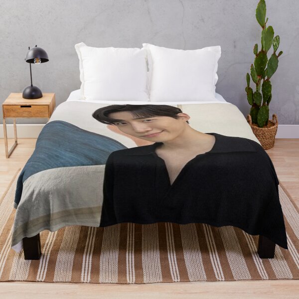 Lee Junho Throw Blankets for Sale | Redbubble