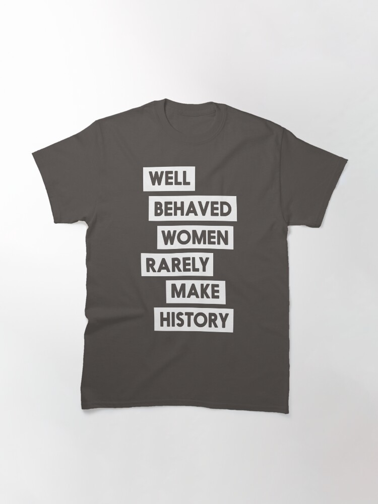 Thumbnail 3 von 7, Classic T-Shirt, Gut erzogene Frauen schreiben selten Geschichte designt und verkauft von artack.