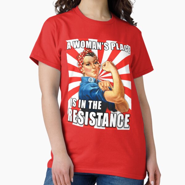 Vista previa del artículo con la obra «El lugar de una mujer está en la resistencia», diseñado y vendido por LoveAndDefiance.