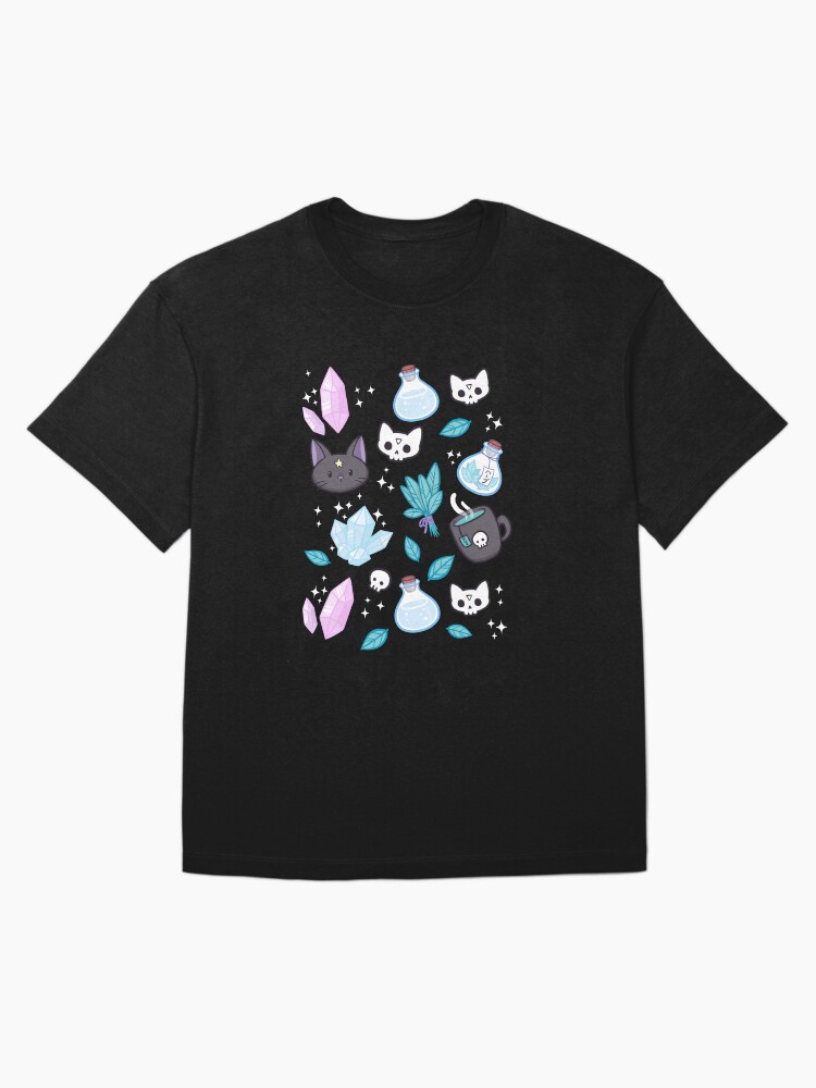 Imagen 3 de 7, Camiseta oversize con la obra Hierba bruja // Negra | Nikury, diseñada y vendida por nikury.