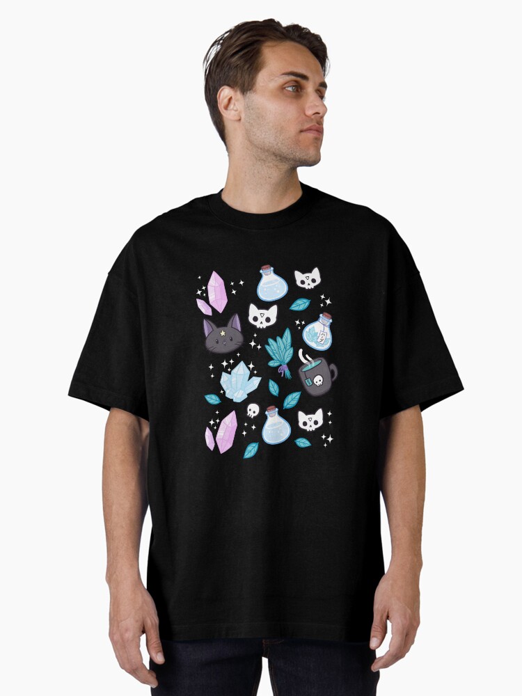 Imagen 2 de 7, Camiseta oversize con la obra Hierba bruja // Negra | Nikury, diseñada y vendida por nikury.