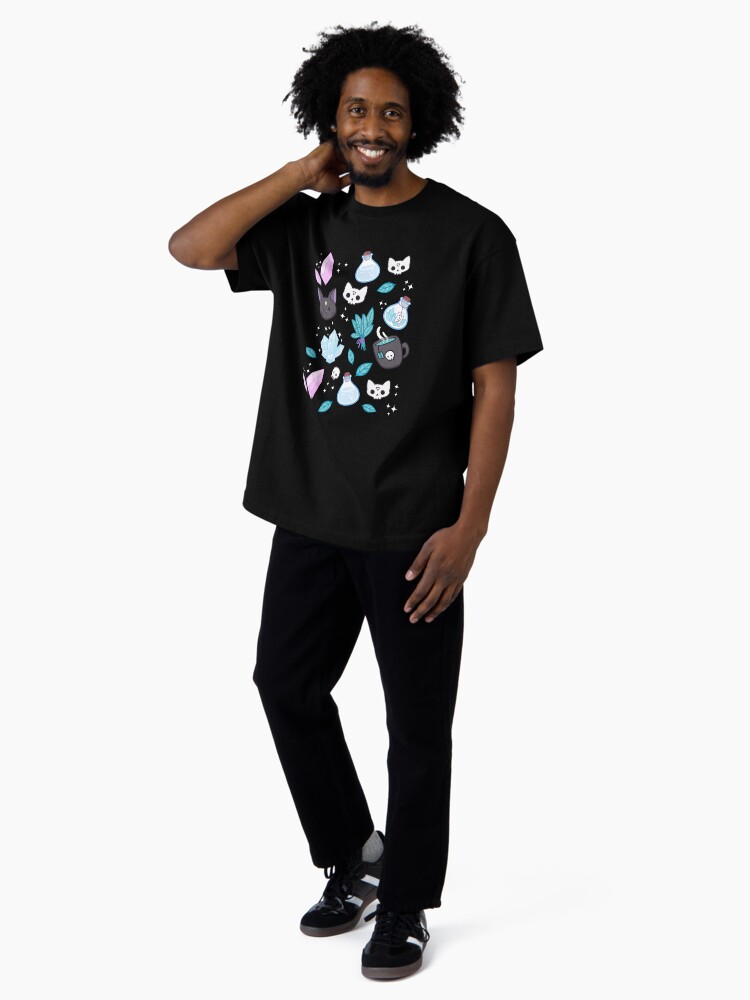 Imagen 4 de 7, Camiseta oversize con la obra Hierba bruja // Negra | Nikury, diseñada y vendida por nikury.
