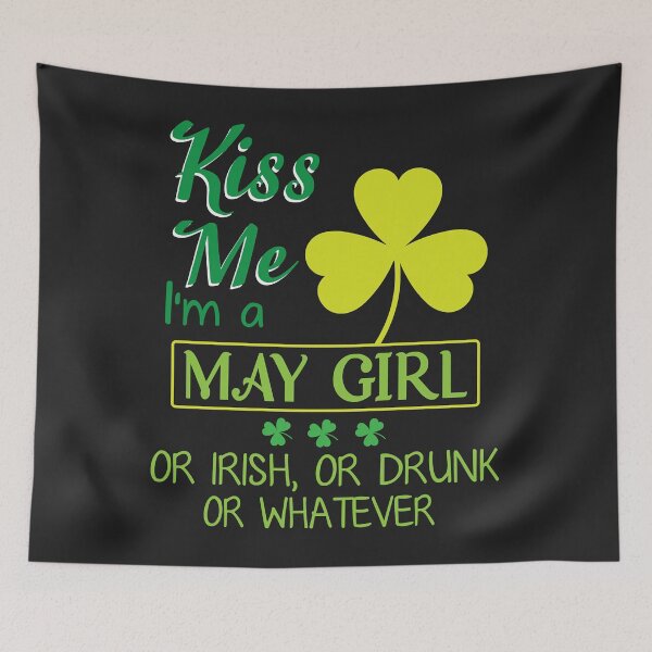 Aperçu de l'œuvre Embrasse-moi, je suis une fille de mai ou irlandaise ou ivre ou quoi que ce soit T-shirt manches longues créée et vendue par JakariEzer.