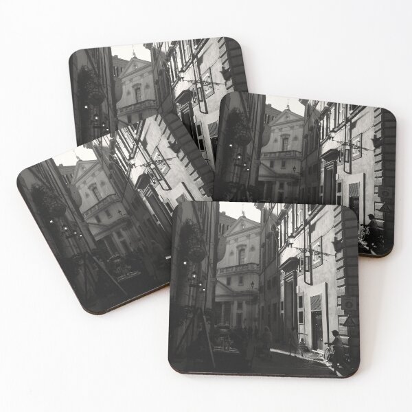 Aperçu de l'œuvre Rue dans l'ombre, Rome Italie, photographie de style vintage créée et vendue par TrulyEpoque.