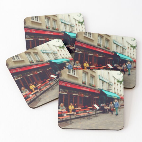 Aperçu de l'œuvre Paris flou | Butte Montmartre floue | Photographie de voyage rétro moderne créée et vendue par CarolinaReina.
