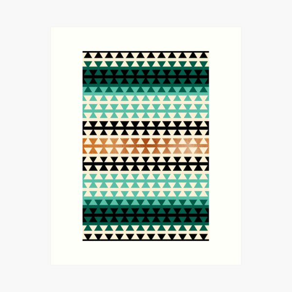 Aperçu de l'œuvre Motif ethnique boho du désert avec triangle (nuances de vert) créée et vendue par Octavia Soldani.
