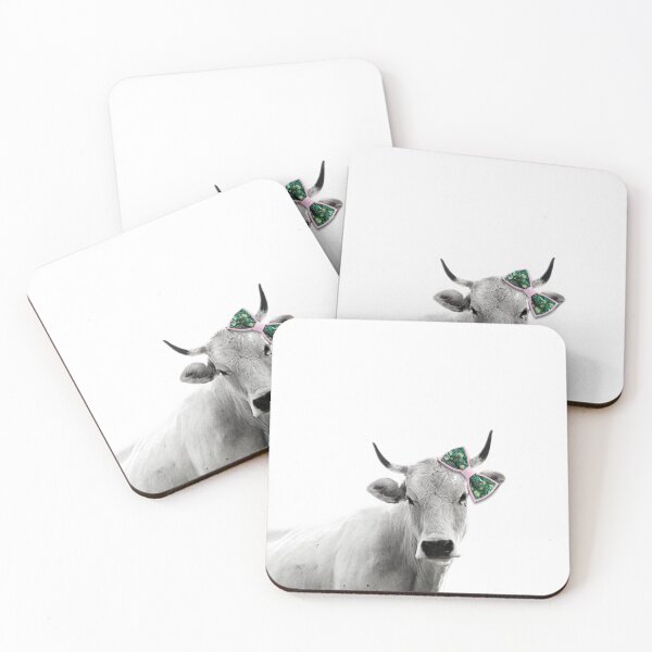 Artikelvorschau, Weiße Kuh mit Schleife Artwork - Baby-Tierdrucke, Tiere mit Schleifen, Kinderzimmer-Wanddekoration, Babyzimmerdrucke, Tierkunstfotografie, Kuhfoto, Kuhkunst entworfen und verkauft von MrGiftee.