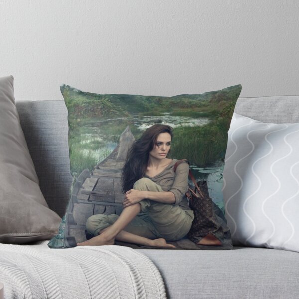 Aperçu de l'œuvre Illustration Angelina Jolie Art créée et vendue par ZanaKirania.
