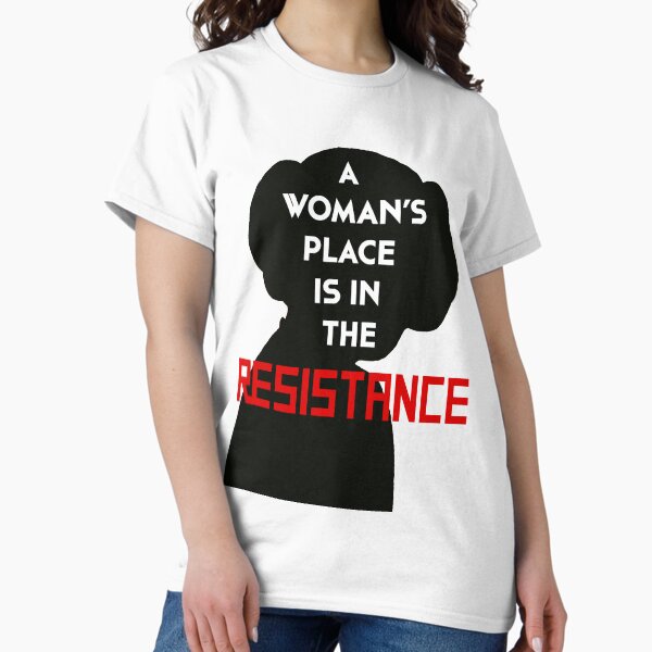 Vista previa del artículo con la obra «El lugar de una mujer está en la resistencia», diseñado y vendido por rachelmw.