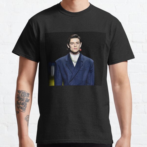 Louis Partridge Shirt Design Retro Style Cool Fan Art T-shirt -  Finland