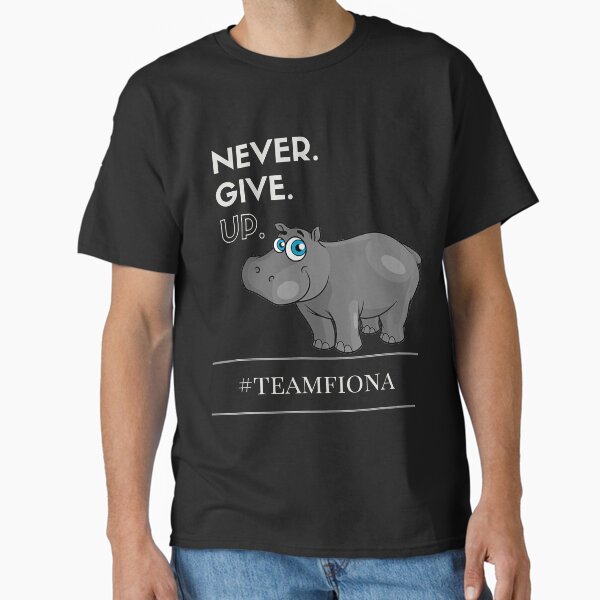 Vista previa del artículo con la obra «Camiseta motivacional de Fiona the Hippo ¡Nunca te rindas!», diseñado y vendido por HaiHaiAnh.
