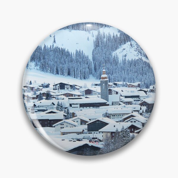 Artikelvorschau, Town of Lech am Arlberg at Winter, Austria Alps entworfen und verkauft von Angela Cini.