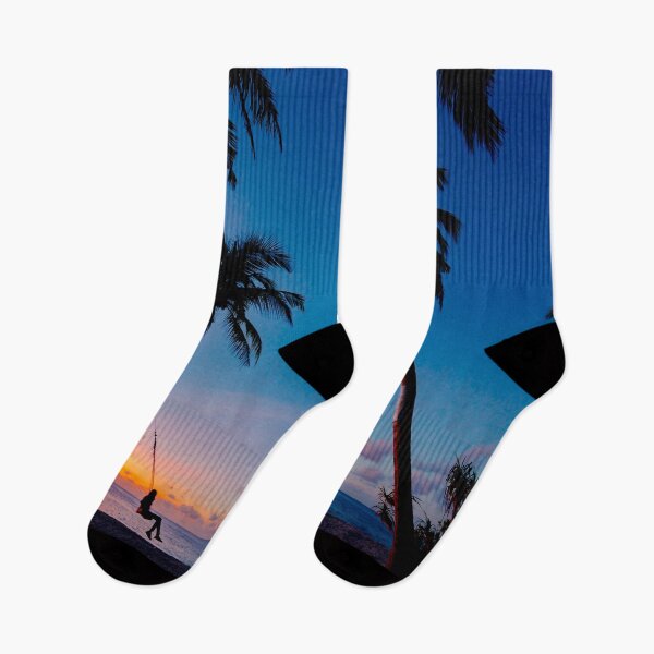 Artikelvorschau, Mädchen auf Palm Tree Swing bei Sonnenuntergang entworfen und verkauft von leafsquare.