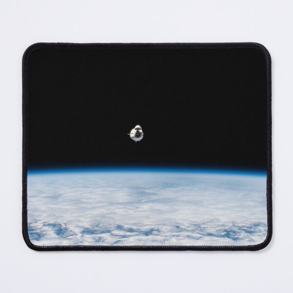Item preview, The SpaceX Crew Dragon Endeavour departs the space station (ISS, International Space Station) designed and sold by Raureif.