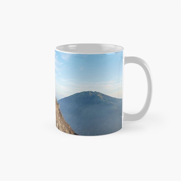 Aperçu de l'œuvre Au sommet du mont. Merapi créée et vendue par Sailingstone Travel.