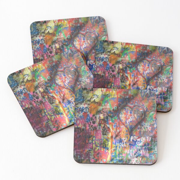 Artikelvorschau, Liebe ist an der Wand entworfen und verkauft von WinkyDoodle.