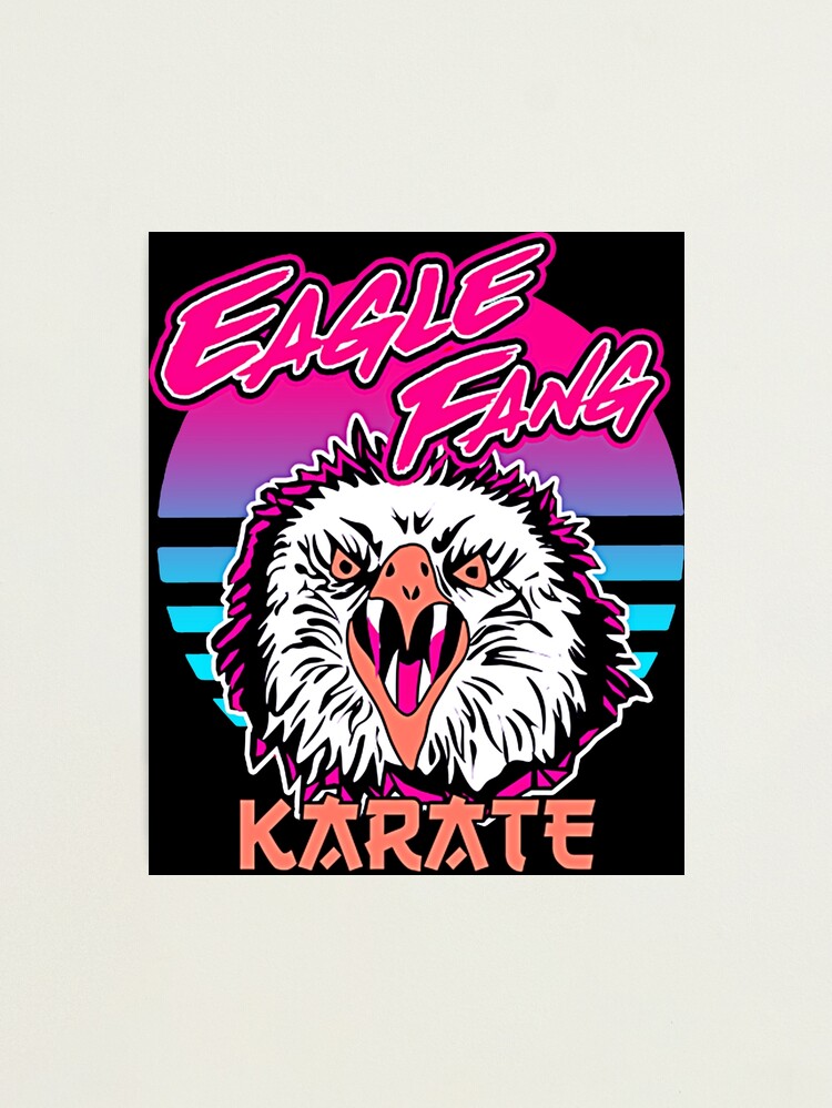 Lámina fotográfica «Karate de colmillo de águila - Cobra Kai 80s» de  Destroy3940 | Redbubble