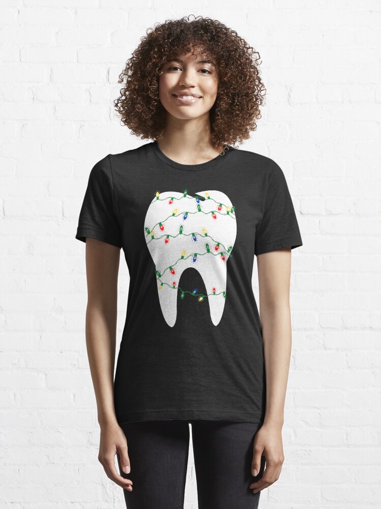 Disover Christmas Dentist Dental Tooth in Christmas Lights Essential T-Shirt