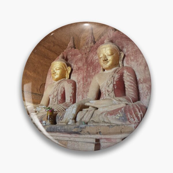 Artikelvorschau, Zwillingsbuddha-Statuen in Bagan, Myanmar entworfen und verkauft von Sailingstone Travel.