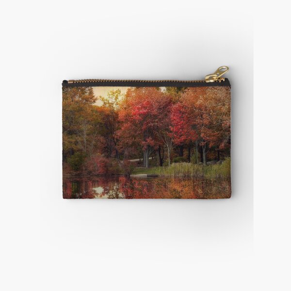 Aperçu de l'œuvre Reflecting Autumn créée et vendue par Robin-Lee.