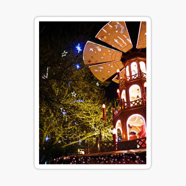 Artikel-Vorschau von Weihnachtsmarkt Baum, designt und verkauft von tomelliottyo.