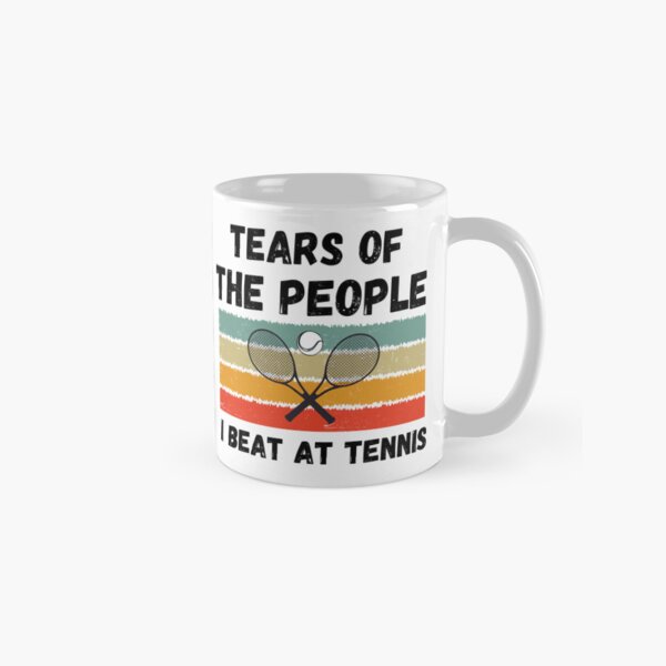Aperçu de l'œuvre Les larmes des gens que j'ai battus au tennis, cadeau de joueur de tennis, cadeau de joueur de tennis drôle, cadeau d'amoureux de tennis créée et vendue par STELLA-BRILANTE.
