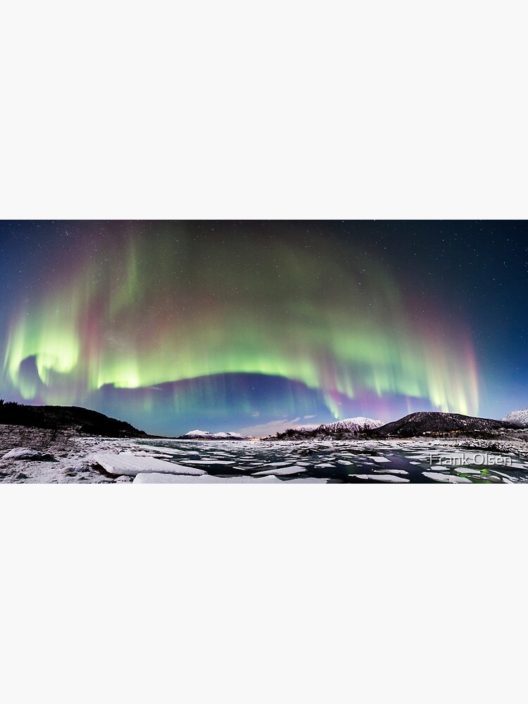 Panorama of the Northern Lights by roamer