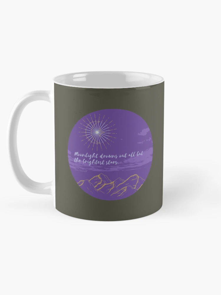Aperçu 5 sur 6. Mug à café avec l'œuvre J.R.R. Ronde de citation de Tolkien créée et vendue par IsabelMod.