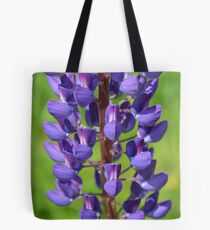 Lila Lupinen Tote Bag