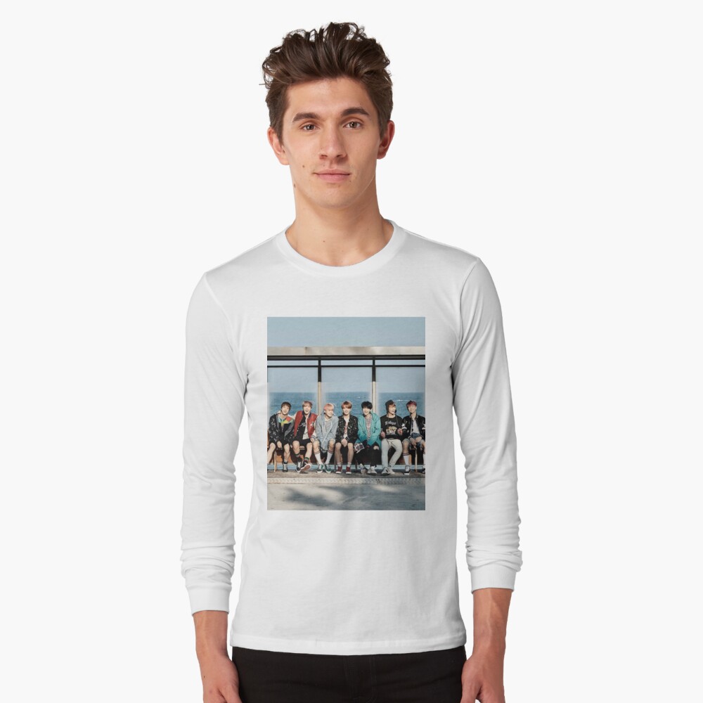 Artikel-Vorschau von Langarmshirt, designt und verkauft von yeongwonhikpop.