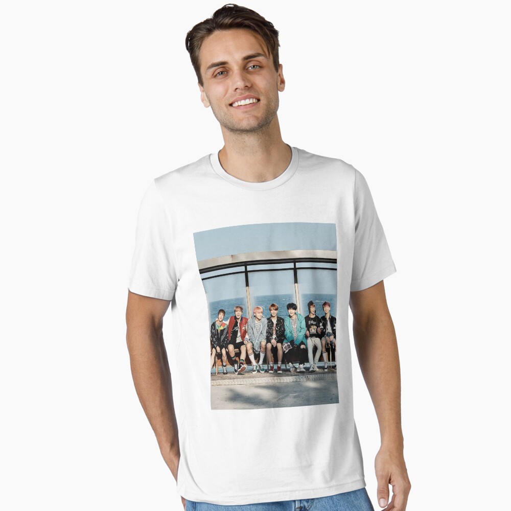 Artikel-Vorschau von Essential T-Shirt, designt und verkauft von yeongwonhikpop.
