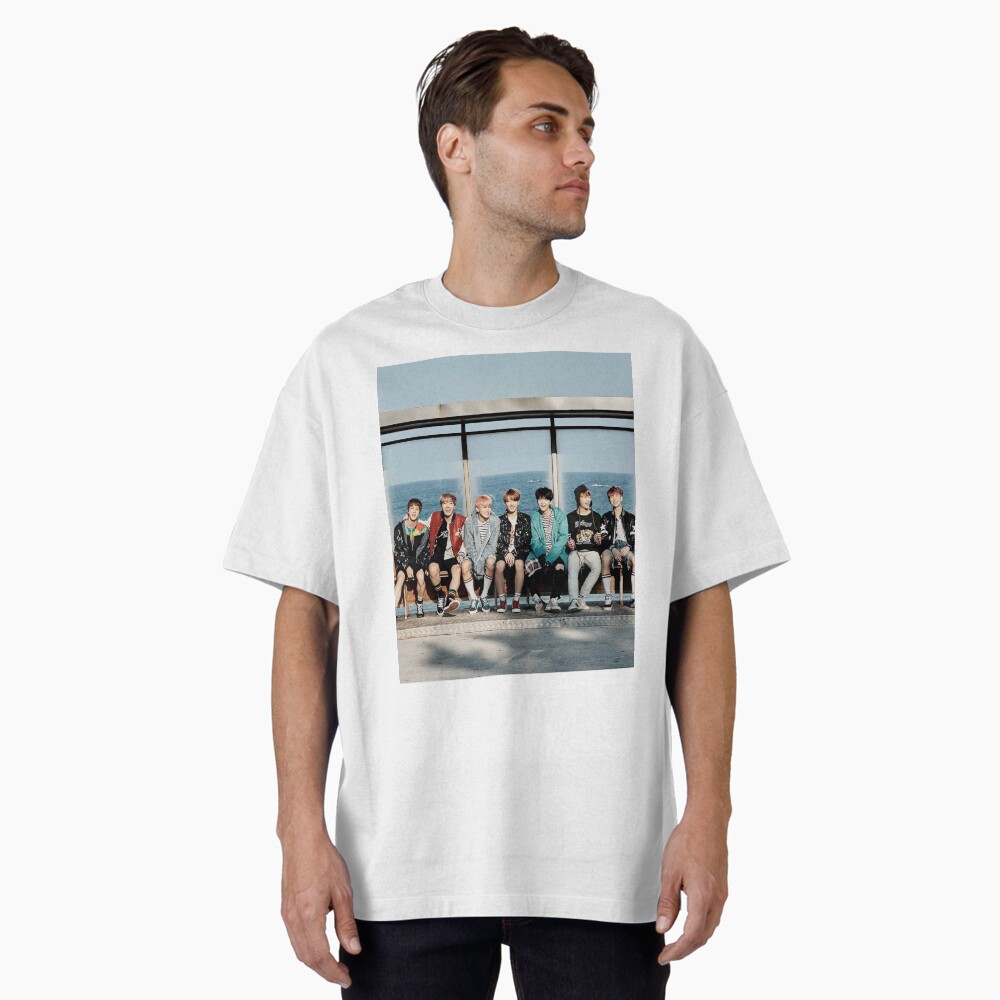 Artikel-Vorschau von Oversized T-Shirt, designt und verkauft von yeongwonhikpop.