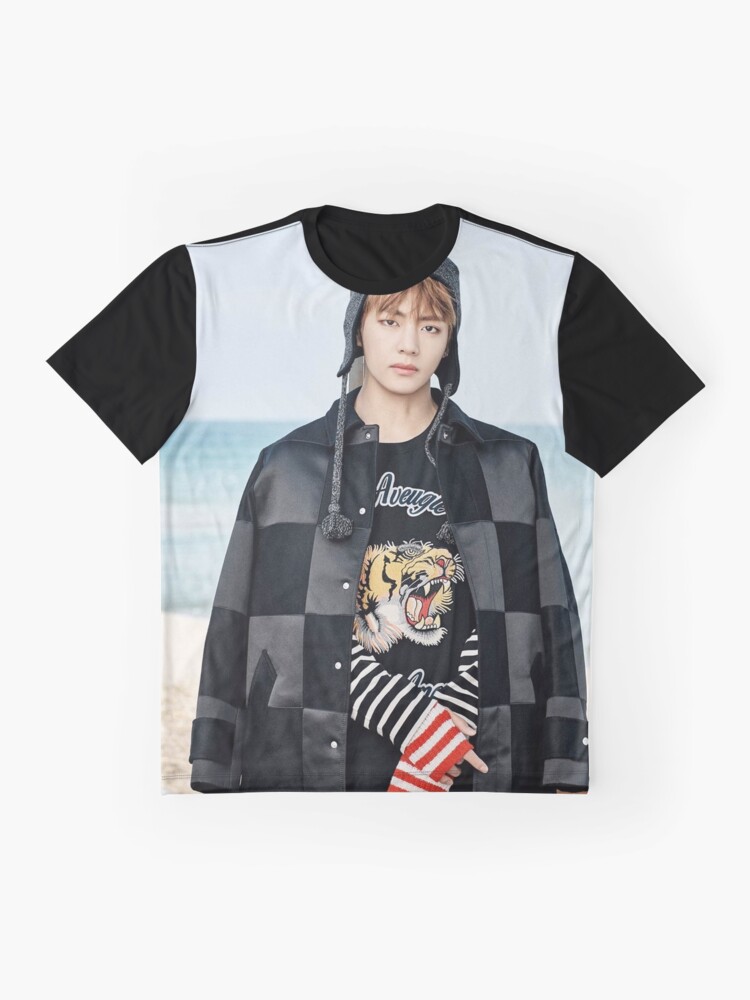 kim taehyung in t shirt