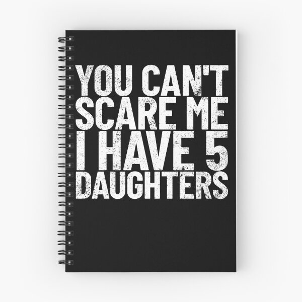 Aperçu de l'œuvre You Can't Scare Me I Have 5 Daughters Funny Dad Joke Gear créée et vendue par DynamicDesign.