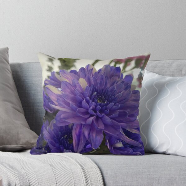 Artikelvorschau, Nahaufnahme einer lila Chrysantheme-Blume entworfen und verkauft von Sinemathk.