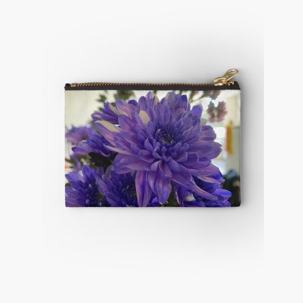 Item preview, Primer plano de una flor de crisantemo púrpura designed and sold by Sinemathk.