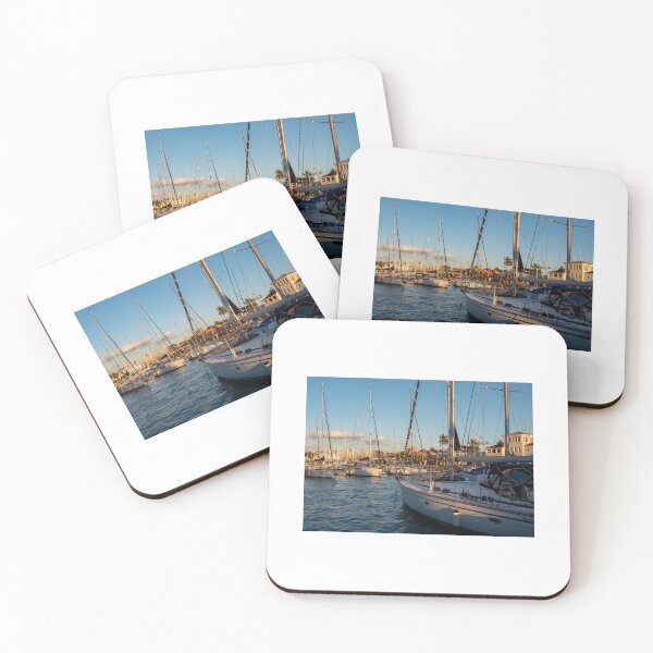 Artikelvorschau,  Yachten in Gouvia Marina, bei Sonnenuntergang, Insel Korfu, Ionische Inseln entworfen und verkauft von nickbrayimages.
