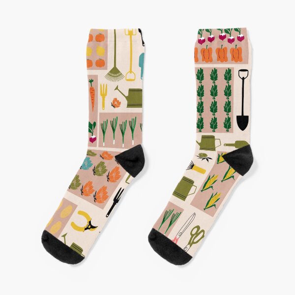 Aperçu de l'œuvre Terrain de jardin mignon avec des légumes, des fleurs et des outils de jardin créée et vendue par kapotka.