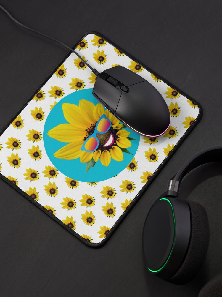 Thumbnail 4 von 5, Mauspad, Sonnenblume mit Sonnenbrille und Lächeln designt und verkauft von ImNotBusyBerlin.