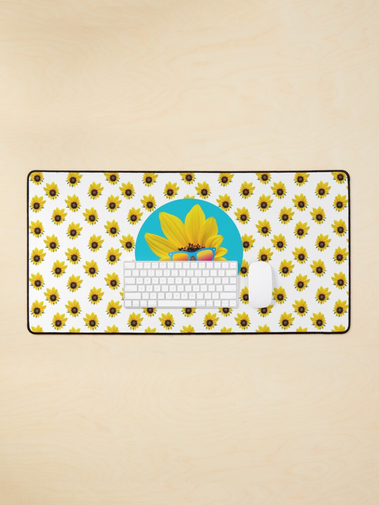 Thumbnail 1 von 5, Mauspad, Sonnenblume mit Sonnenbrille und Lächeln designt und verkauft von ImNotBusyBerlin.