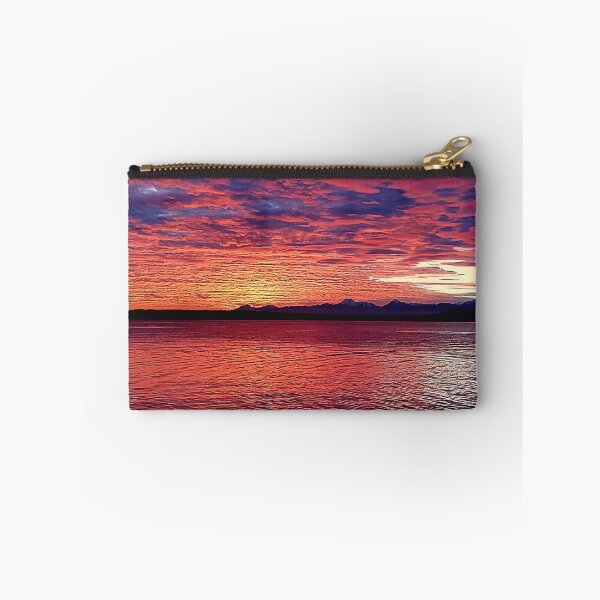 Artikelvorschau, Roter und purpurroter pazifischer Nordwesten-Sonnenuntergang von der Edmonds-Fähre entworfen und verkauft von SeaChangeDesign.