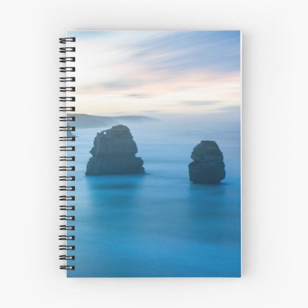 Aperçu de l'œuvre Gog et Magog des 12 apôtres, Parc national de Port Campbell, Victoria, Australie. créée et vendue par Vicki Walsh.
