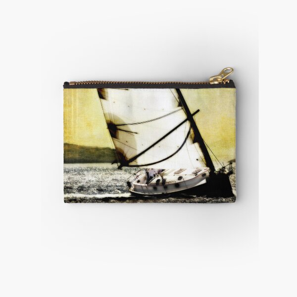 Artikelvorschau, sailboat sailing entworfen und verkauft von laikaincosmos.