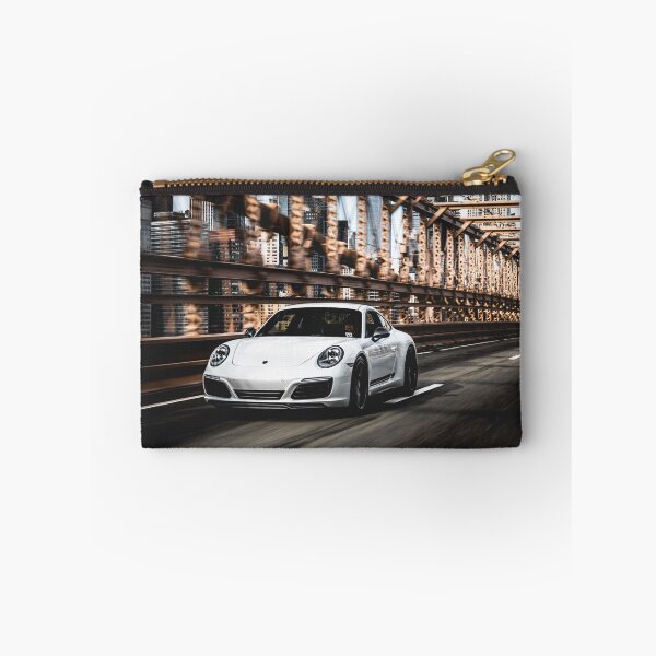 Artikelvorschau, Porsche 911 Carrera T auf der Brooklyn Bridge entworfen und verkauft von Type35Photo.