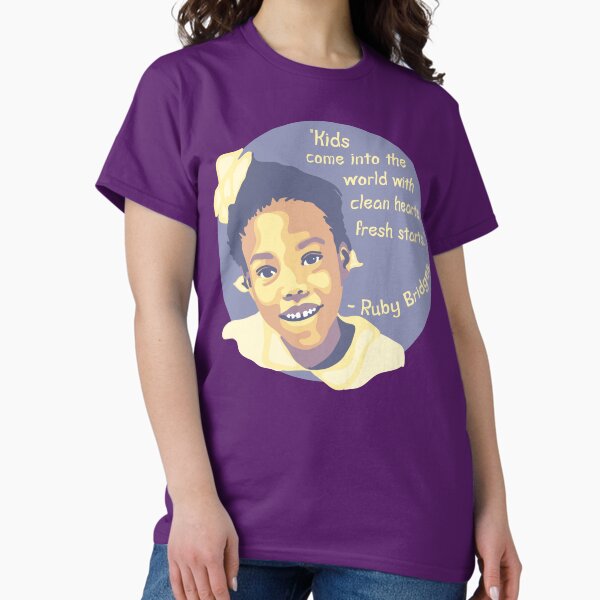 Vista previa del artículo con la obra «Retrato y cita de Ruby Bridges», diseñado y vendido por Unhinged Heather.
