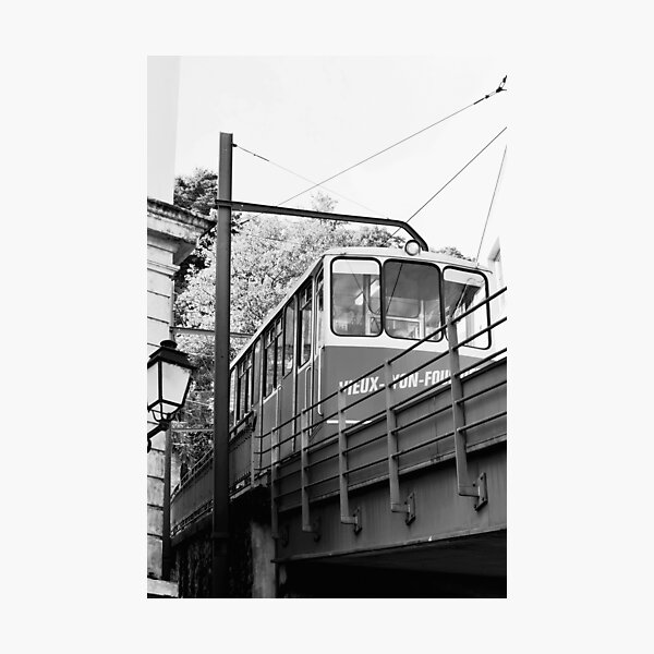 Aperçu de l'œuvre Ancien trajet en téléphérique à Lyon France créée et vendue par CarolinaReina.