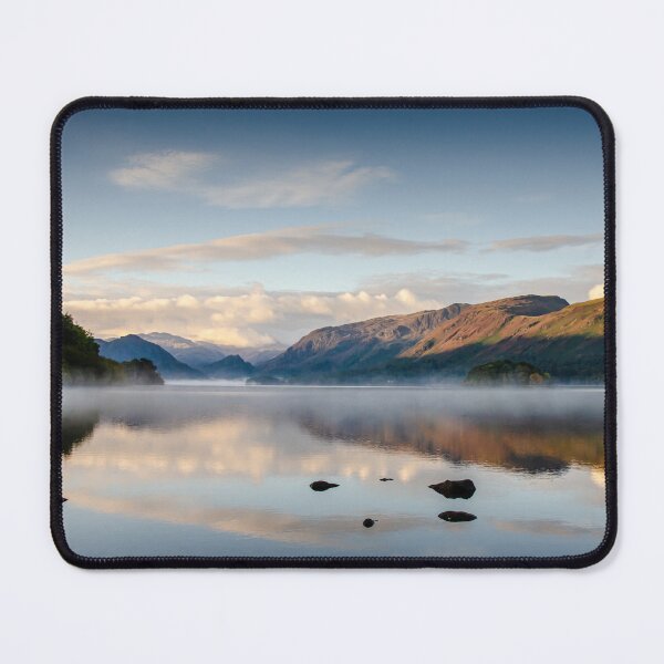 Aperçu de l'œuvre Derwentwater Dawn - Ciel réfléchi créée et vendue par Simon Baylis.