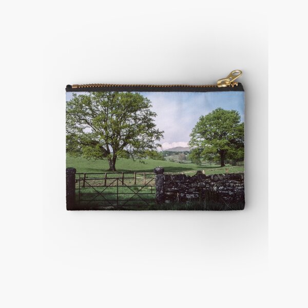 Aperçu de l'œuvre Gate in stone wall Troutbeck England 19840519 0006 créée et vendue par Fred Mitchell.