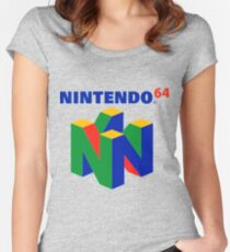 Camiseta entallada de cuello redondo Logotipo de Nintendo 64