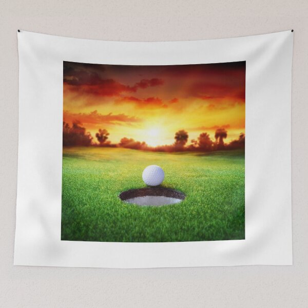 Artikelvorschau, Golfspiel bei Sonnenuntergang, für alle Golfer-Kunstposter entworfen und verkauft von LGMmugsdesign.